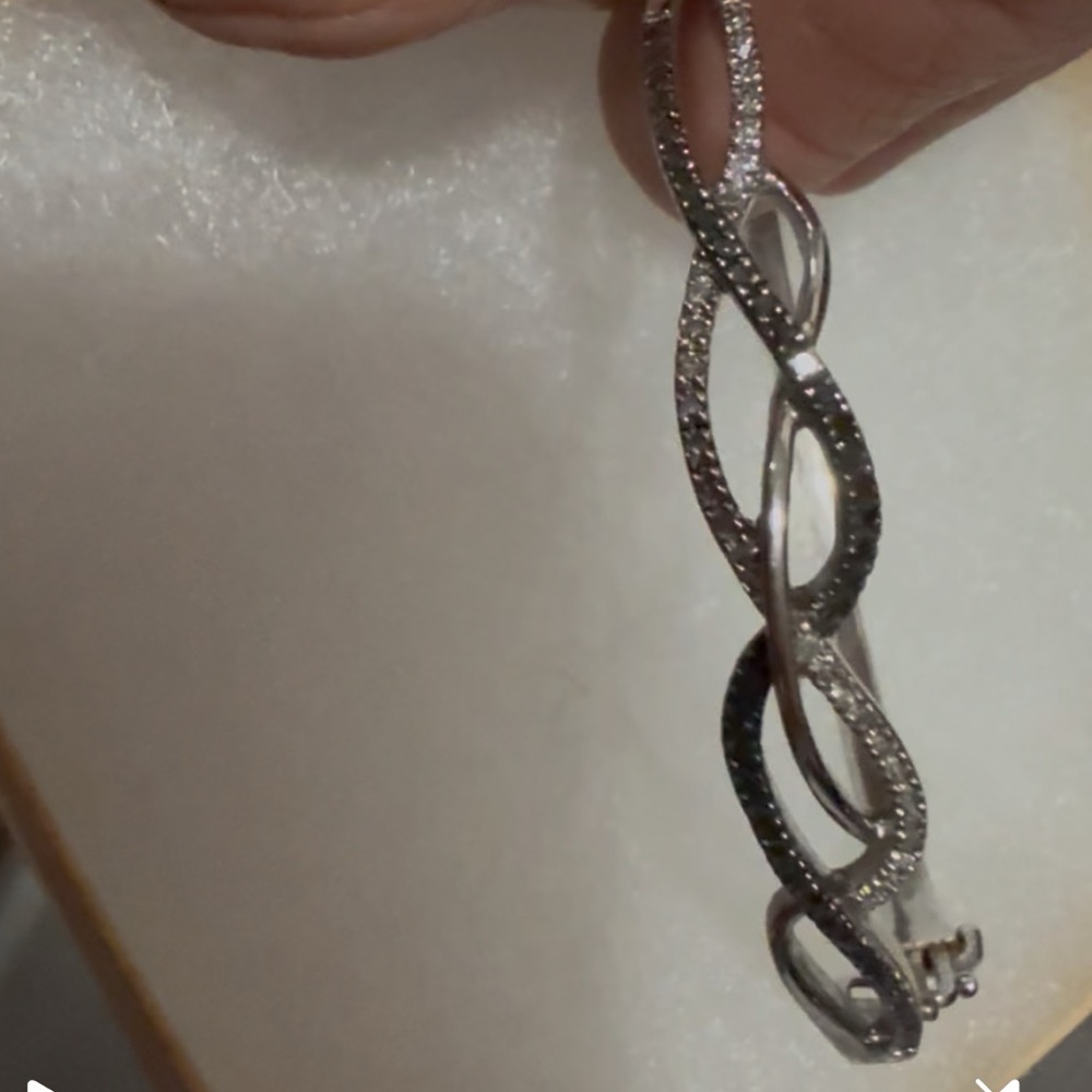 Elegant Silver Infinity bangle